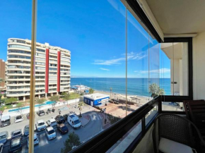 Primera línea de playa con vistas al mar Fuengirola